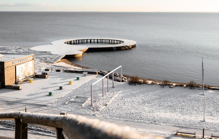 Gå tur ved Østerstrand om vinteren